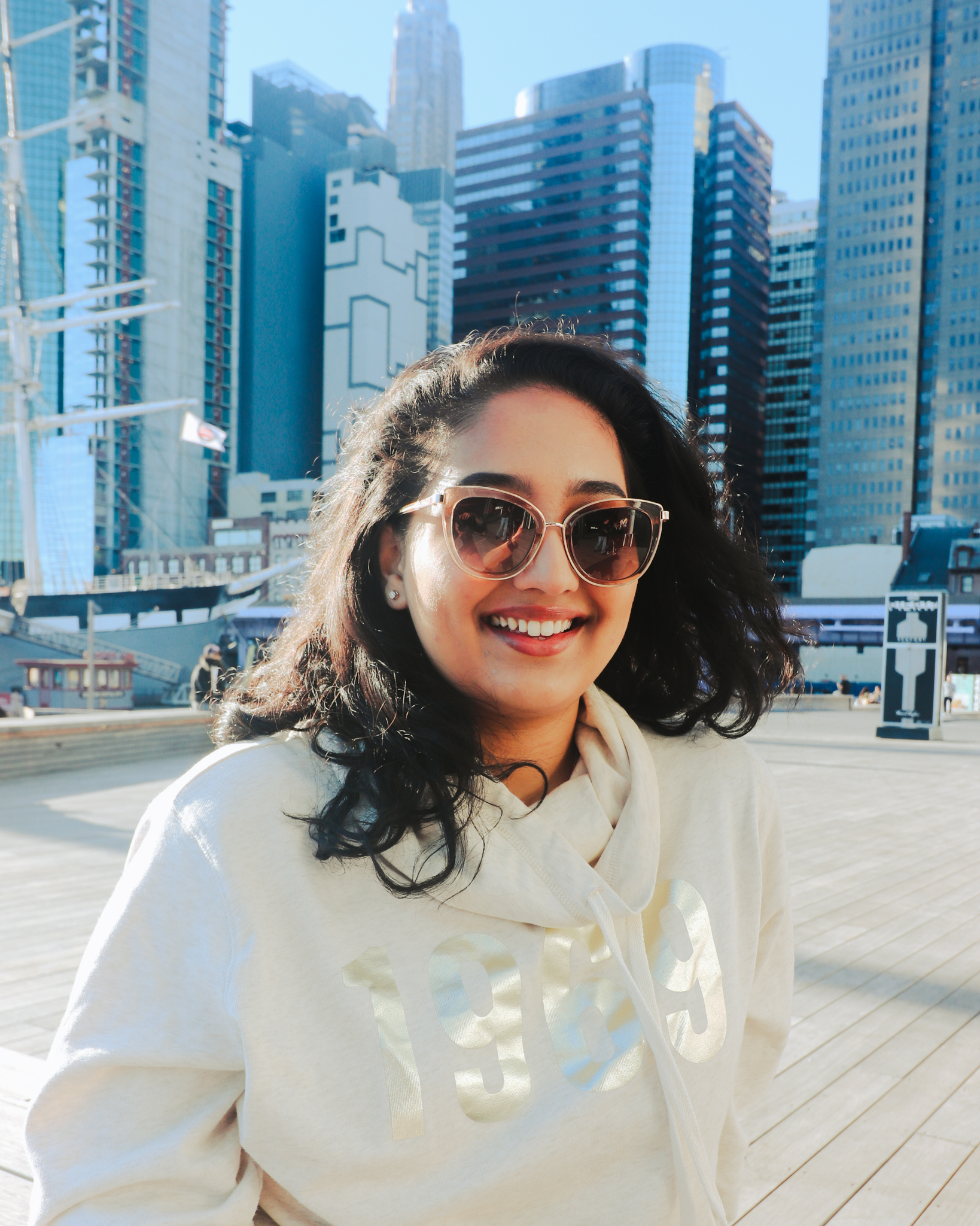 Portrait of woman wearing sunglasses smiling